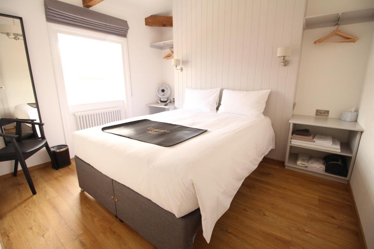 Number 8 Hotell Canterbury Exteriör bild