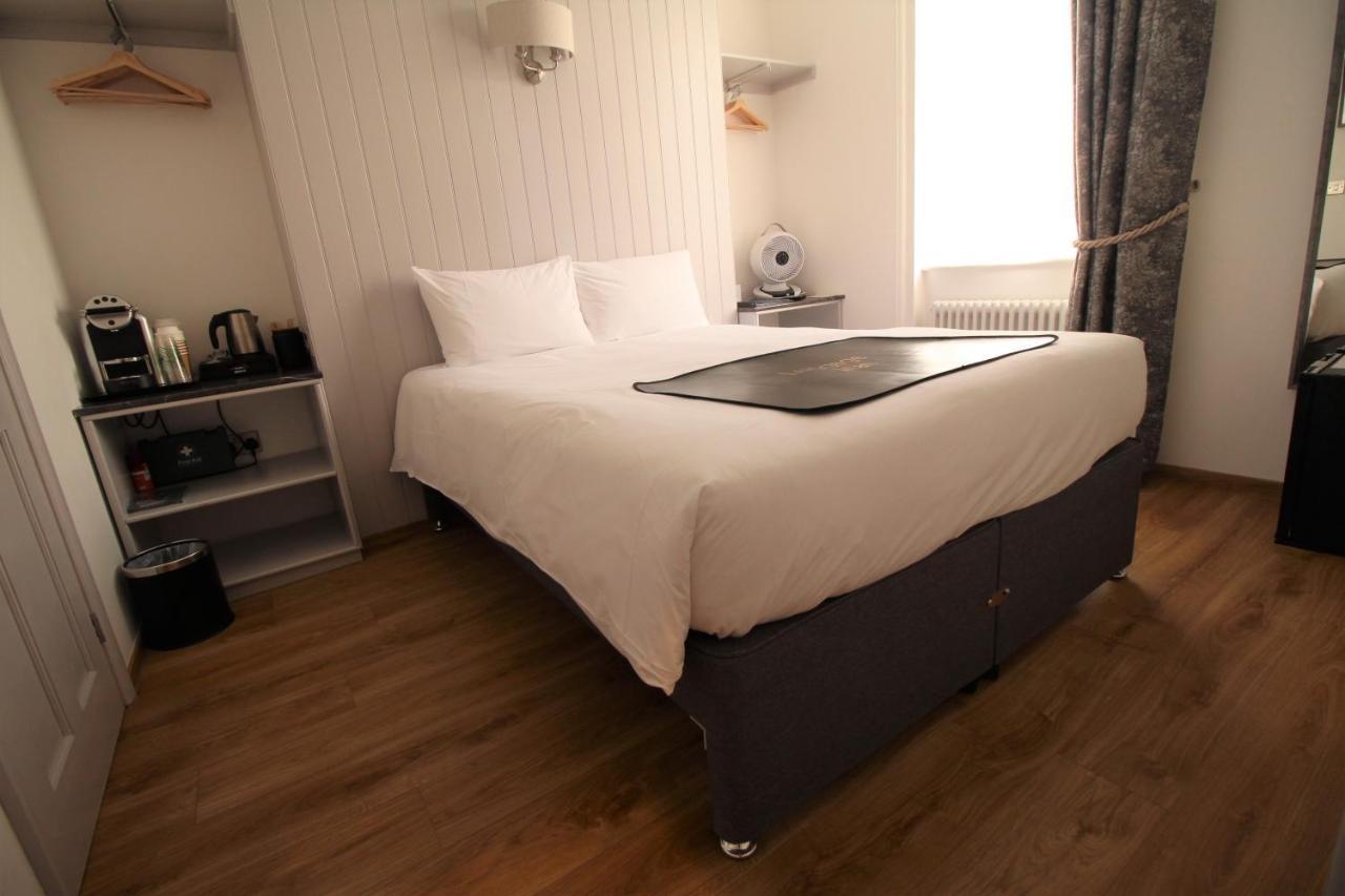 Number 8 Hotell Canterbury Exteriör bild